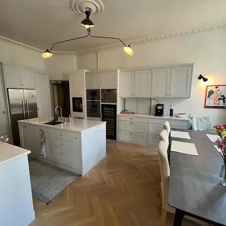 Frogner Central, Pool Table, 190 Sqm, 2 Bathrooms אוסלו