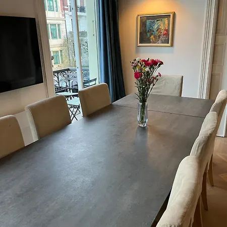 דירה Frogner Central, Pool Table, 190 Sqm, 2 Bathrooms אוסלו