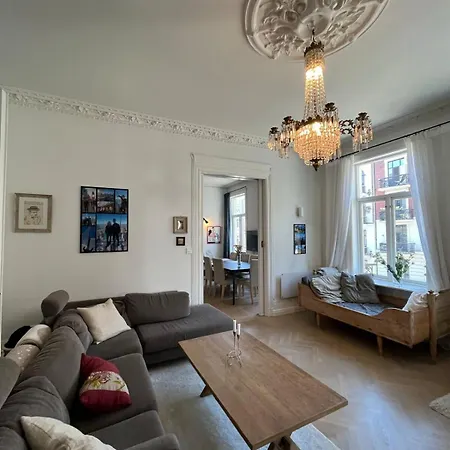 Frogner Central, Pool Table, 190 Sqm, 2 Bathrooms Daire Oslo